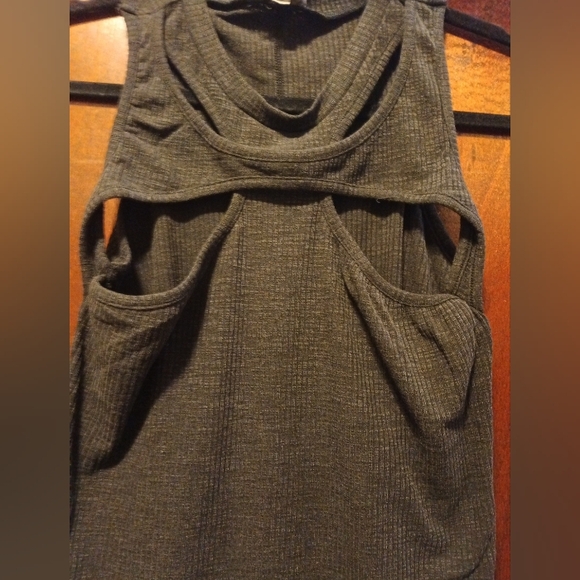 Pol Woman's NWOT Cutout Tank Top Size Large Black - Picture 2 of 3